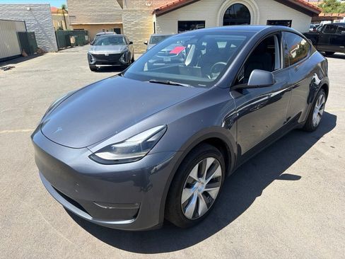 Used 2023 Tesla Model Y Long Range AWD/4WD image 1