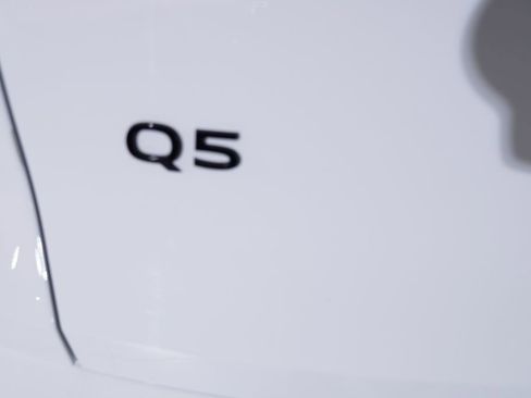 Used 2025 Audi Q5 Premium w/ Convenience Package image 26