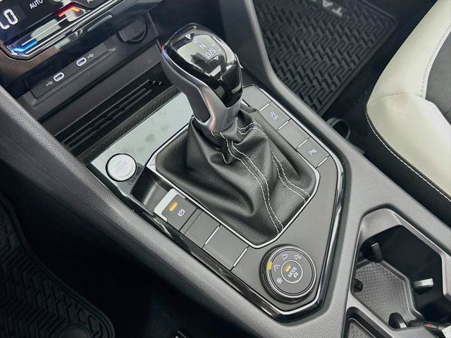 New 2027 Volkswagen Taos SE AWD/4WD image 16