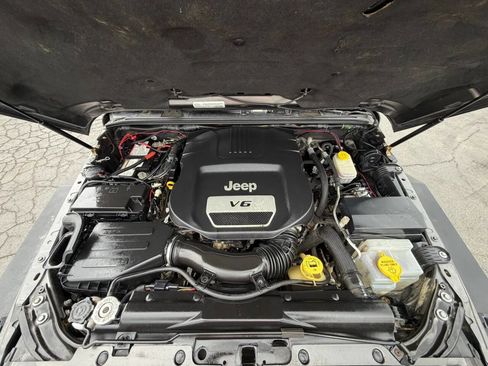 Used 2018 Jeep Wrangler Unlimited Sahara image 30