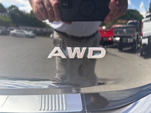 Used 2024 Nissan Rogue S AWD/4WD image 4