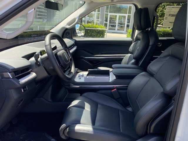 New 2027 Lincoln Navigator Reserve AWD/4WD image 10