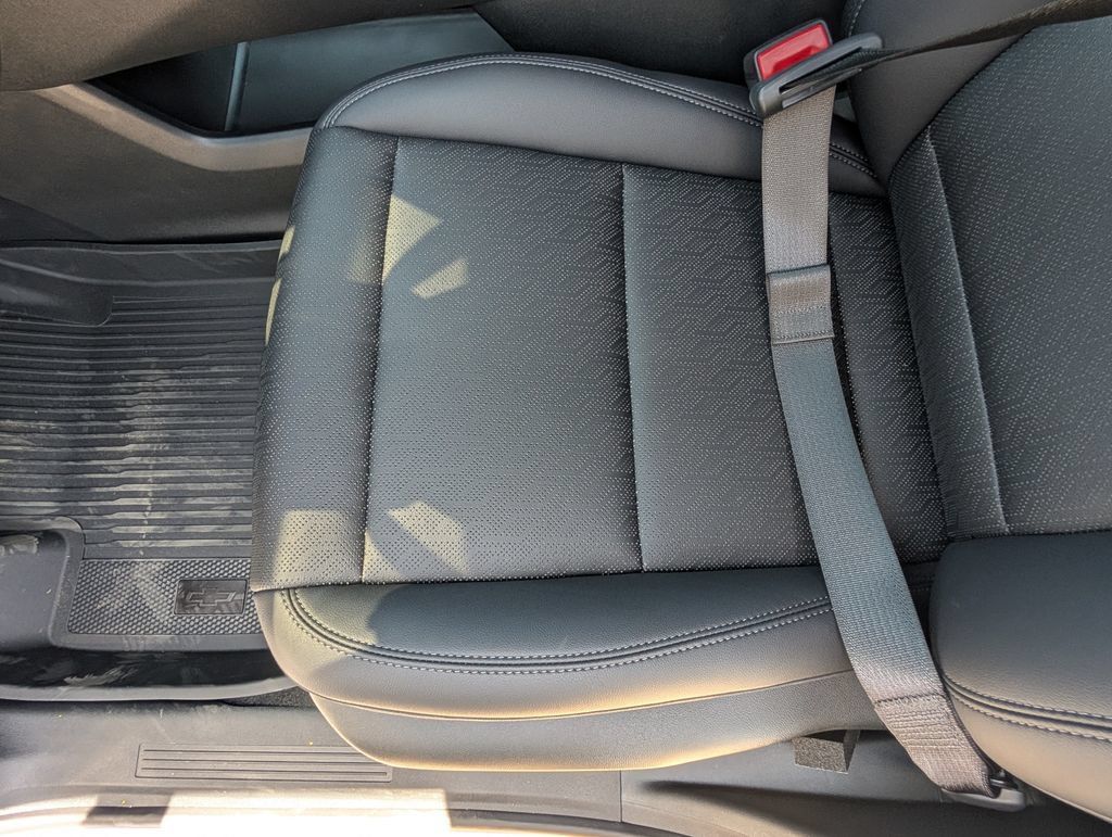 New 2027 Chevrolet Equinox LT w/ Convenience Package II FWD image 10