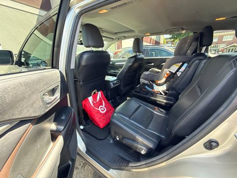Used 2015 Toyota Highlander XLE AWD/4WD image 5
