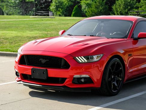 Used 2015 Ford Mustang GT RWD image 7