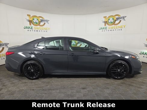 Used 2025 Toyota Camry SE image 11