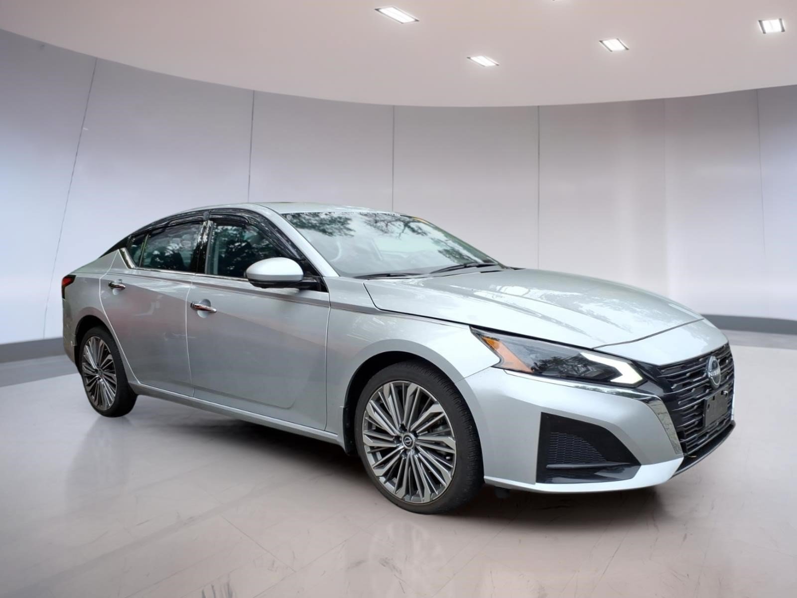 Used 2024 Nissan Altima 2.5 SL AWD/4WD image 1