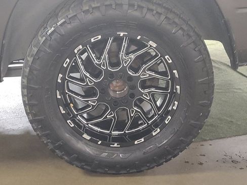 Used 2020 RAM 1500 Classic SLT RWD image 31