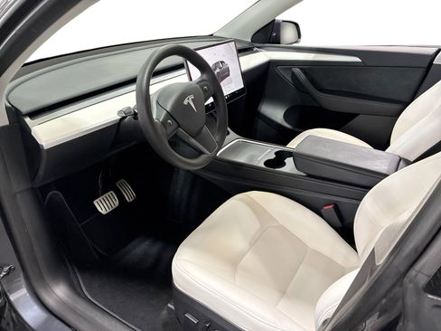 Certified 2023 Tesla Model Y Performance AWD/4WD image 9