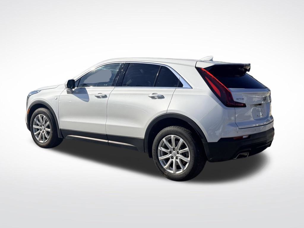 Used 2021 Cadillac XT4 Luxury w/ Cold Weather Package FWD image 4