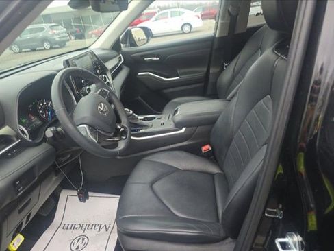 Used 2021 Toyota Highlander XLE image 6