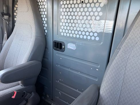 Used 2017 Chevrolet Express 2500 RWD image 15