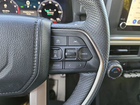 Used 2025 Toyota Tacoma TRD Sport AWD/4WD image 19
