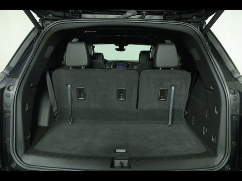 Used 2023 Chevrolet Traverse Premier image 16