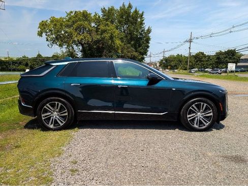 Used 2024 Cadillac Lyriq Luxury AWD/4WD image 4