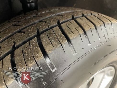 Used 2023 Chrysler Pacifica Touring-L image 8