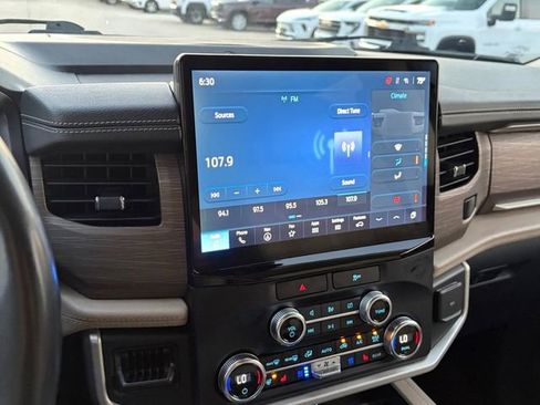 Used 2022 Ford Expedition Limited image 10