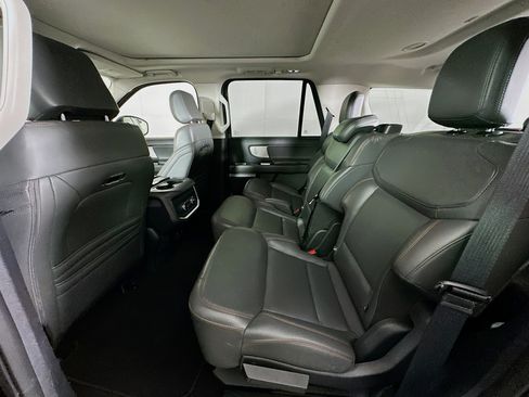 Used 2025 Ford Expedition Active AWD/4WD image 29