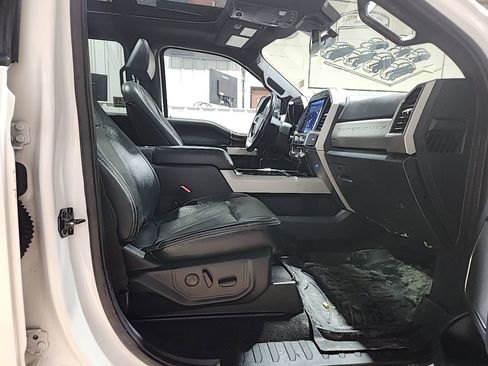 Used 2022 Ford F250 Lariat w/ Black Appearance Package image 8