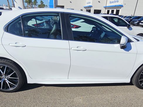 Used 2023 Toyota Camry SE image 6