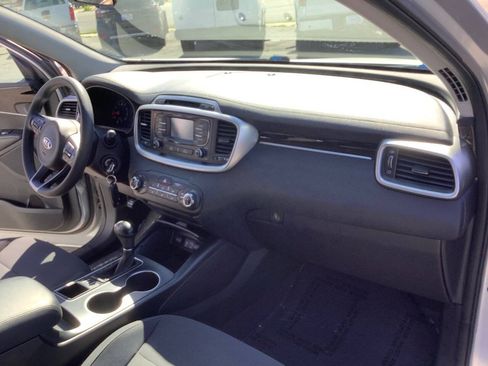 Used 2018 Kia Sorento LX AWD/4WD image 36