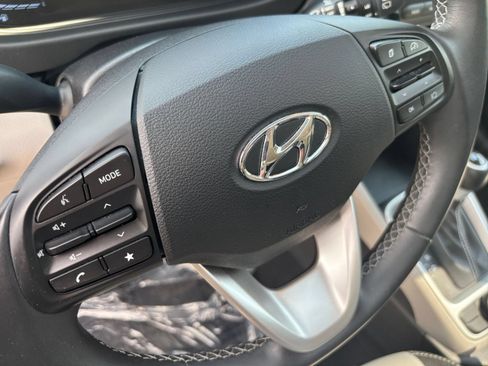Used 2025 Hyundai Venue SEL FWD image 27