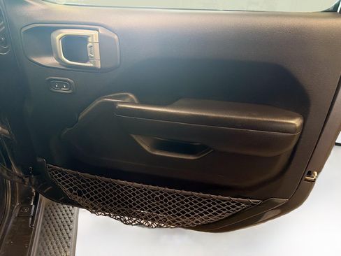 Used 2018 Jeep Wrangler Unlimited Sport S AWD/4WD image 30
