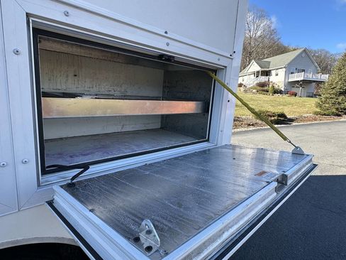 Used 2017 Ford E-350 and Econoline 350 Super Duty w/ Power Windows & Locks Group image 7