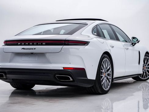 Certified 2025 Porsche Panamera 4 image 12
