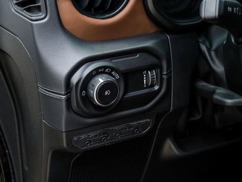 Used 2025 Jeep Wrangler Unlimited Rubicon w/ Technology Group image 87