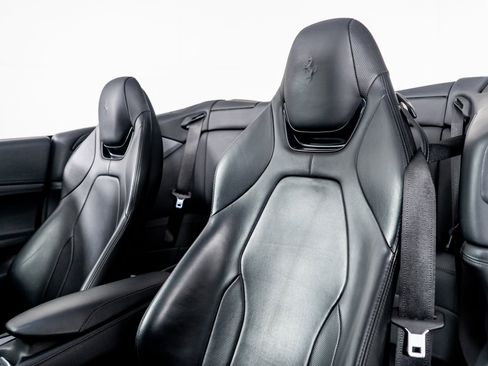 Used 2019 Ferrari Portofino image 3