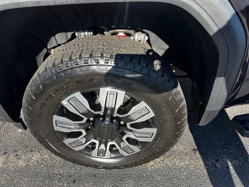 Used 2026 GMC Sierra 2500 Denali w/ Technology Package AWD/4WD image 2