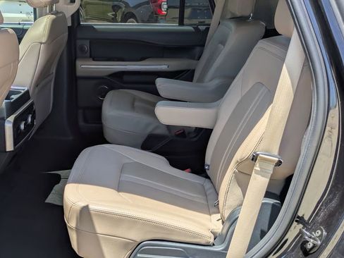 Used 2024 Ford Expedition Limited RWD image 11