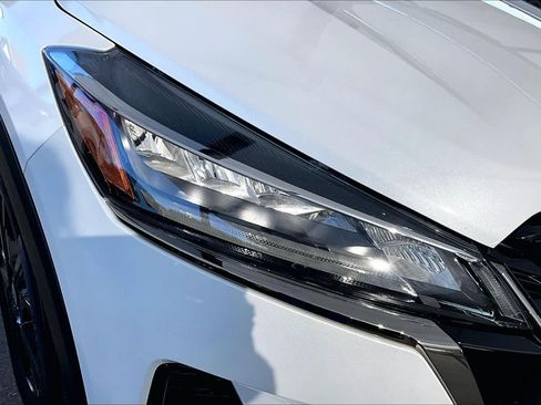 Used 2023 Nissan Kicks SR w/ Interior Electronics Package FWD image 26