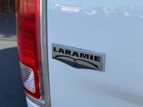 Used 2016 RAM 3500 Laramie w/ Convenience Group AWD/4WD image 10