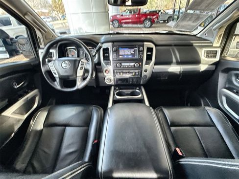 Used 2018 Nissan Titan PRO-4X w/ Pro-4x Convenience Package image 19