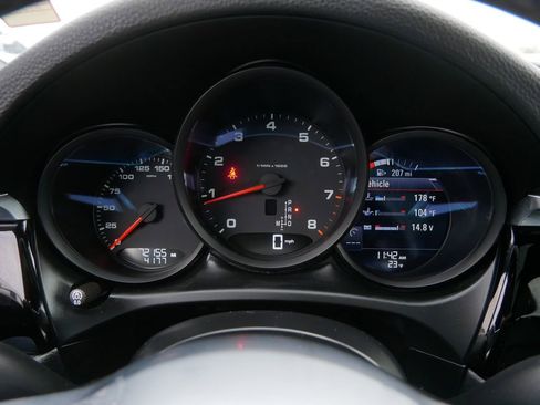 Used 2021 Porsche Macan image 35