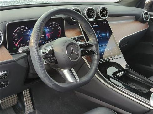 Used 2024 Mercedes-Benz GLC 300 4MATIC image 9