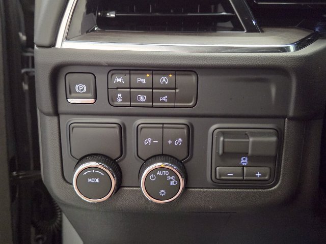 Used 2026 Chevrolet Suburban LS RWD image 29