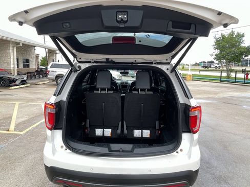 Used 2017 Ford Explorer XLT w/ Equipment Group 202A FWD image 31