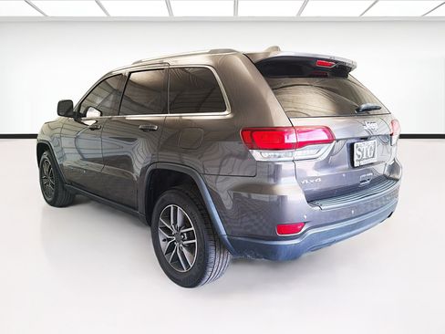 Used 2020 Jeep Grand Cherokee Laredo w/ 18" Wheel & 8.4" Radio Group AWD/4WD image 6
