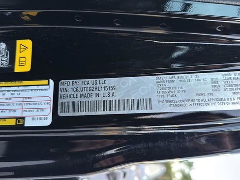 Used 2024 Jeep Gladiator Mojave w/ Technology Group image 36