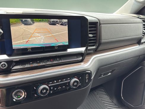 Used 2022 Chevrolet Silverado 1500 LT AWD/4WD image 29