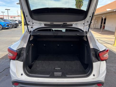 Used 2025 Chevrolet Trax LT image 30