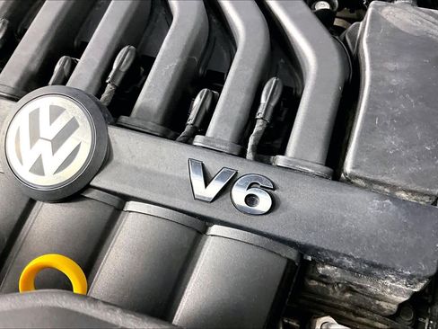 Used 2020 Volkswagen Atlas Cross Sport SEL R-Line image 31