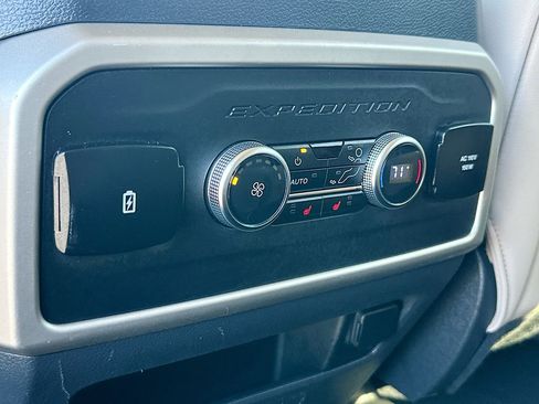 Used 2024 Ford Expedition Limited image 25