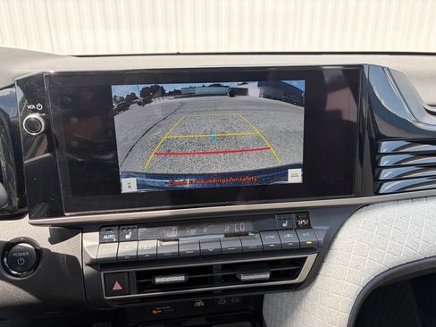 Used 2025 Toyota Camry XLE AWD/4WD image 41