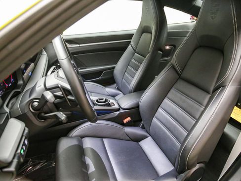 Certified 2025 Porsche 911 Carrera w/ Premium Package RWD image 5