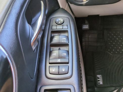 Used 2017 Dodge Grand Caravan SXT image 22