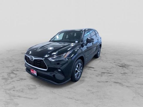 Used 2022 Toyota Highlander XLE image 5